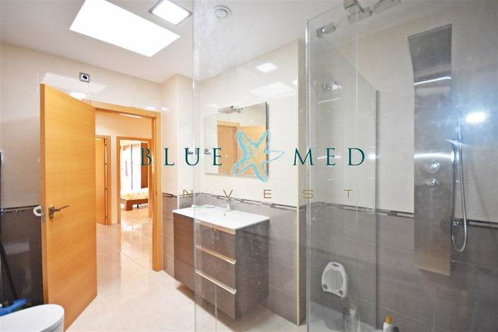 Image No.15-3 Bed House for sale