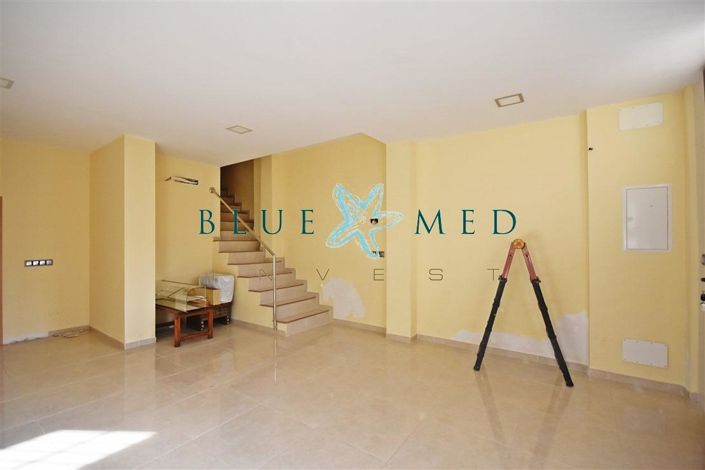 Image No.17-3 Bed House for sale