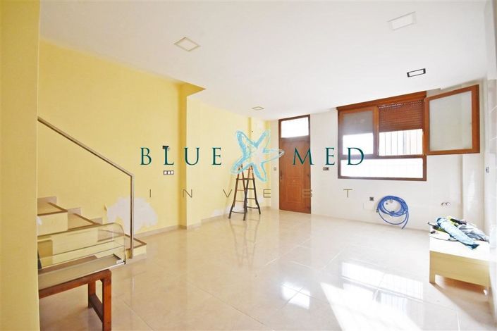 Image No.18-3 Bed House for sale