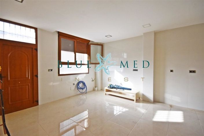 Image No.19-3 Bed House for sale