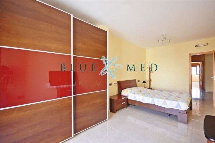 Image No.8-3 Bed House for sale