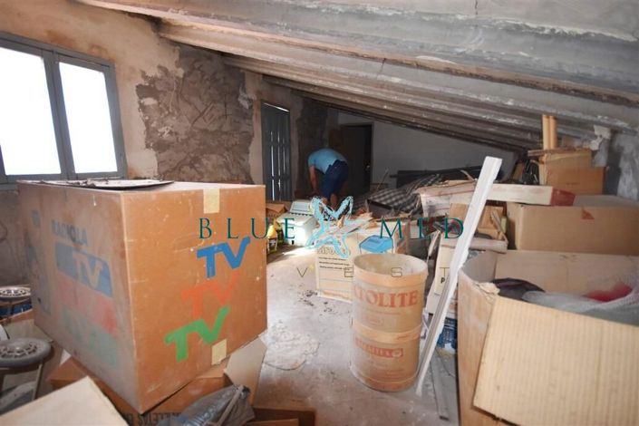 Image No.28-6 Bed Property for sale