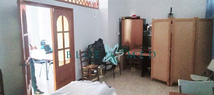 Image No.40-6 Bed Property for sale