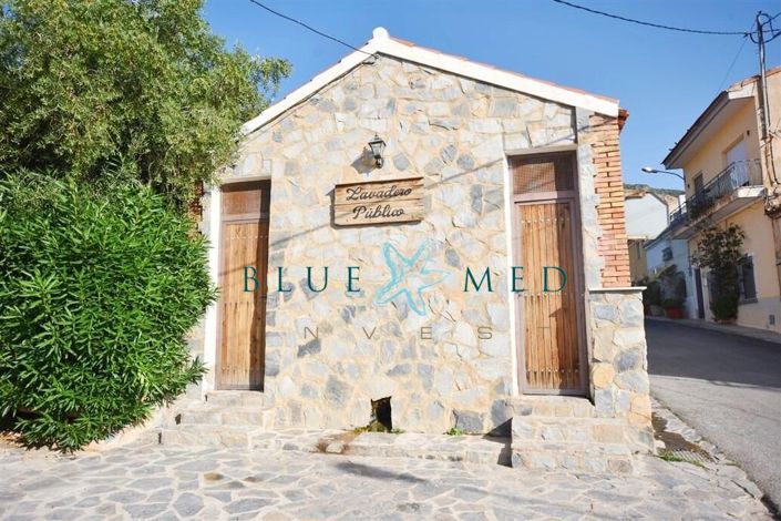 Image No.42-6 Bed Property for sale