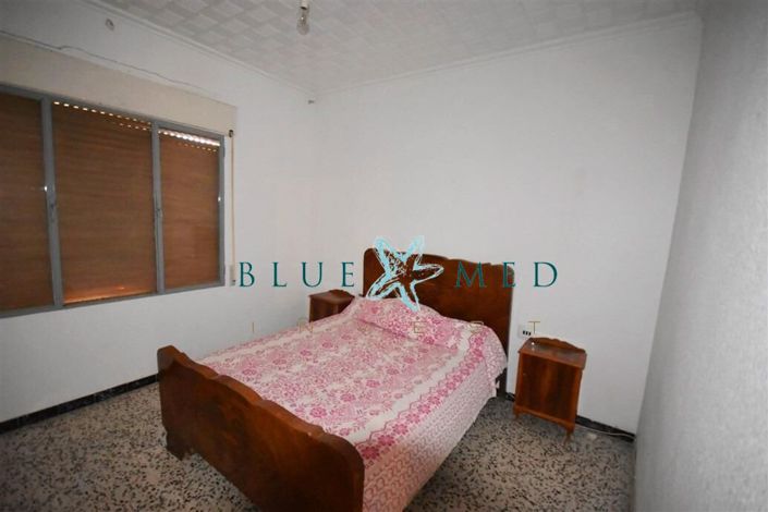 Image No.8-6 Bed Property for sale