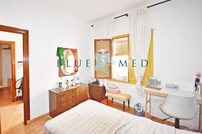 Image No.11-4 Bed Flat for sale