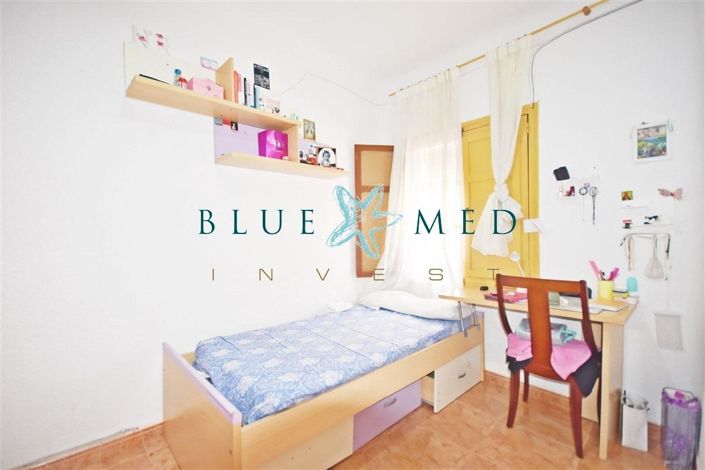 Image No.13-4 Bed Flat for sale