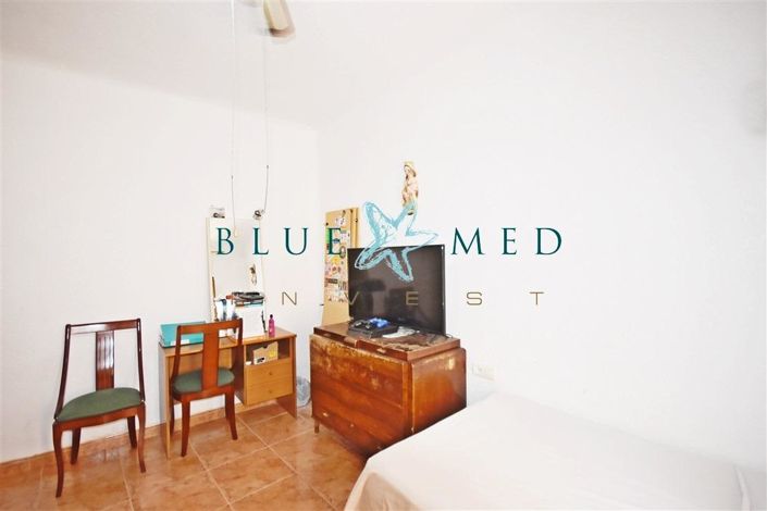 Image No.18-4 Bed Flat for sale