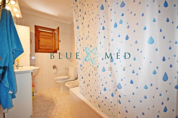 Image No.23-5 Bed Property for sale