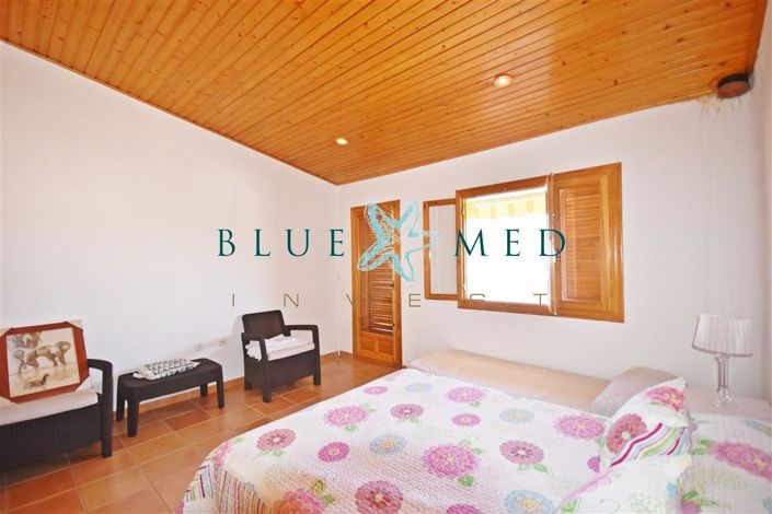 Image No.25-5 Bed Property for sale