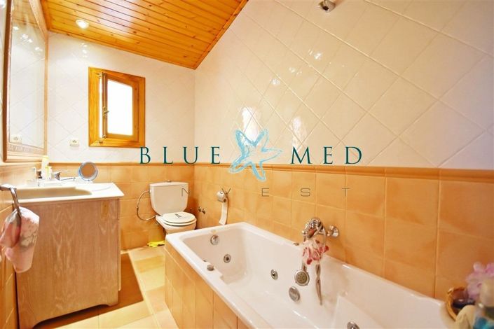 Image No.30-5 Bed Property for sale