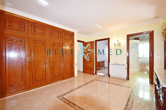 Image No.13-3 Bed House for sale