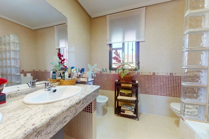 Image No.35-5 Bed Country House for sale