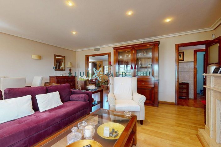 Image No.8-5 Bed Country House for sale