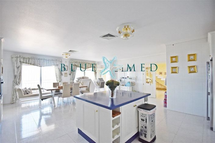 Image No.11-6 Bed Villa for sale