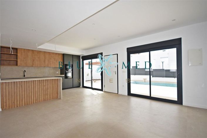 Image No.7-3 Bed Villa for sale