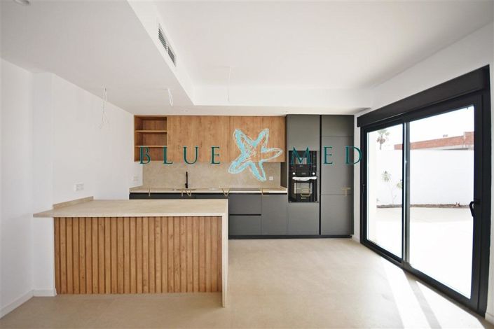 Image No.8-3 Bed Villa for sale