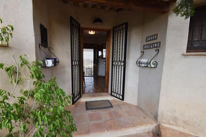 Image No.8-7 Bed Villa for sale