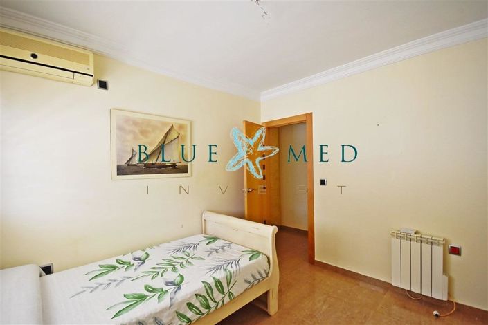 Image No.13-8 Bed Villa for sale