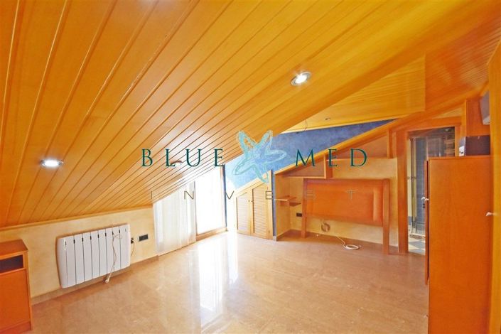 Image No.19-8 Bed Villa for sale