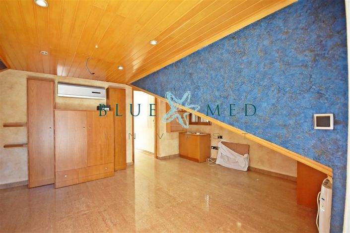 Image No.20-8 Bed Villa for sale