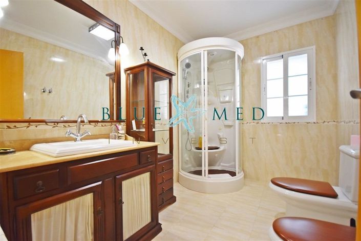 Image No.32-8 Bed Villa for sale