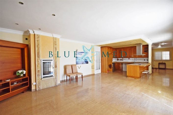 Image No.7-8 Bed Villa for sale