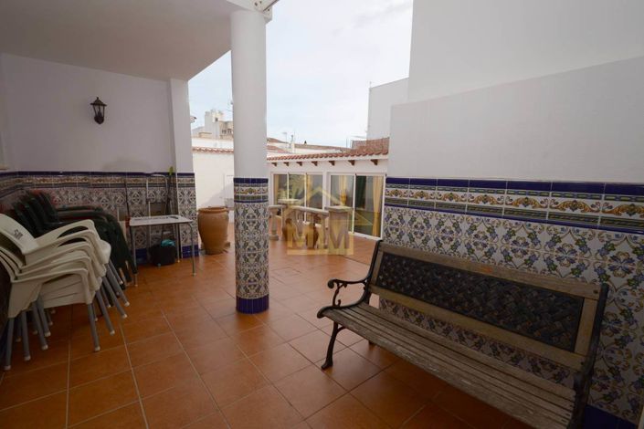 Image No.1-4 Bed Townhouse for sale