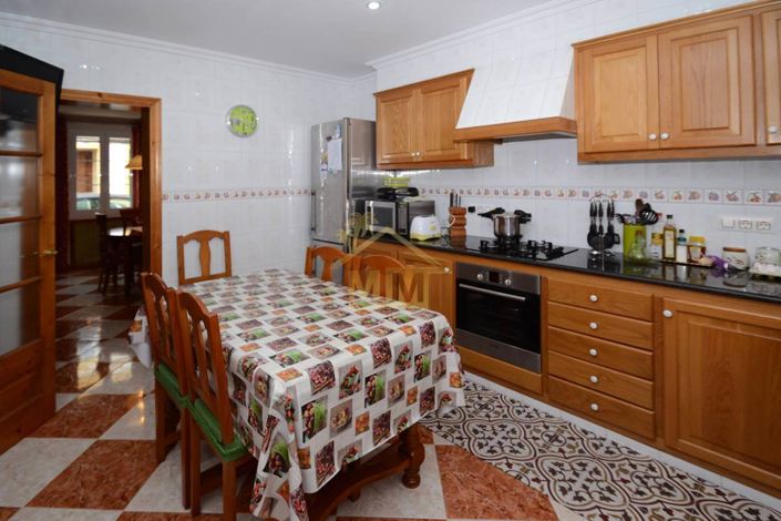 Image No.7-4 Bed Townhouse for sale