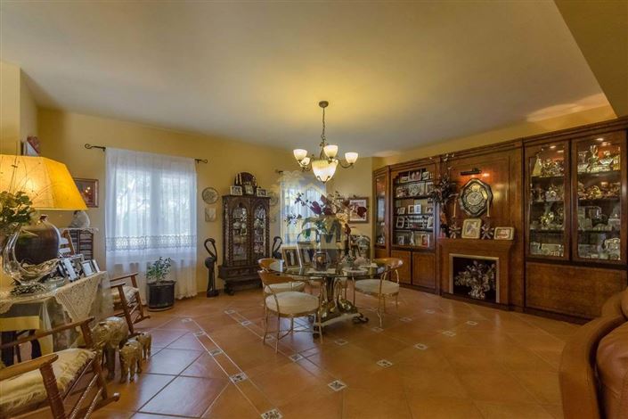 Image No.17-5 Bed Villa for sale