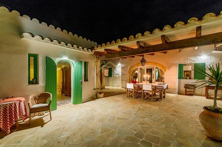 Image No.2-4 Bed Country House for sale