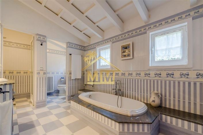 Image No.27-7 Bed Country House for sale