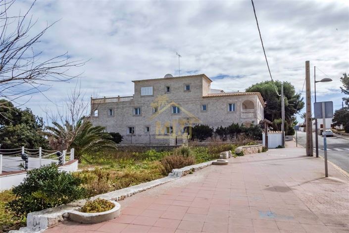 Image No.11-18 Bed Commercial for sale