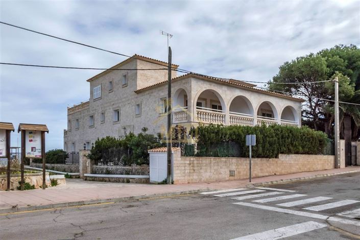 Image No.9-18 Bed Commercial for sale