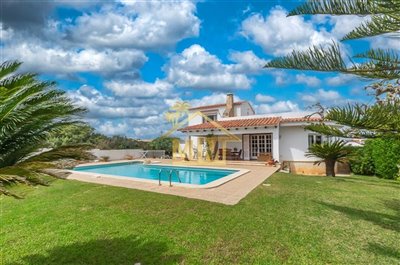 1 - Es Castell, Villa