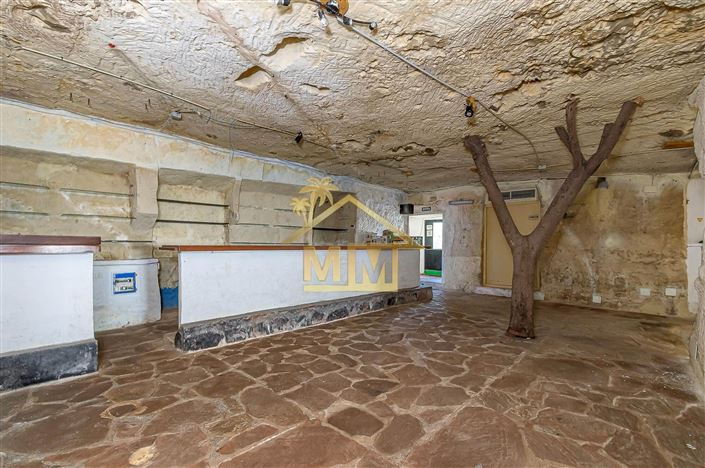 Image No.11-5 Bed Commercial for sale