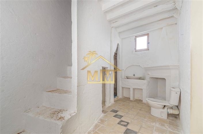 Image No.20-5 Bed Commercial for sale