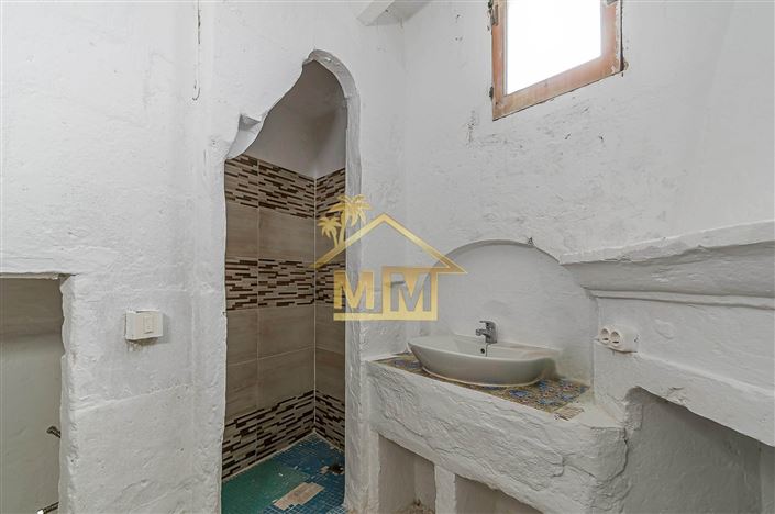 Image No.22-5 Bed Commercial for sale