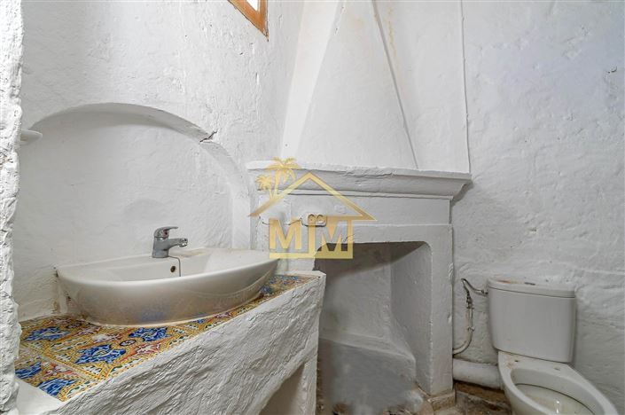 Image No.23-5 Bed Commercial for sale