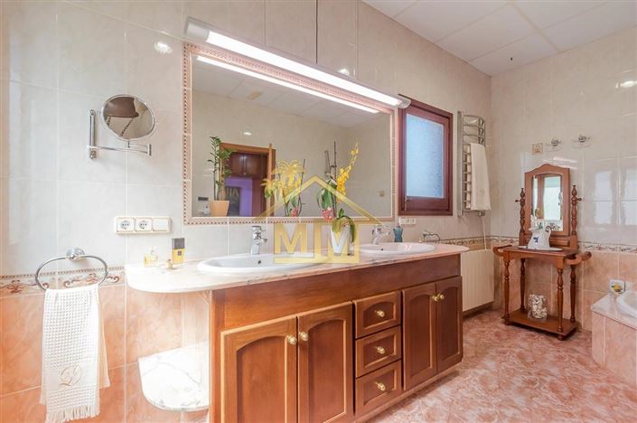 Image No.42-4 Bed Villa for sale