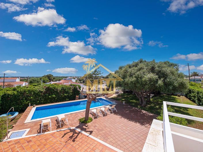 Image No.1-8 Bed Villa for sale