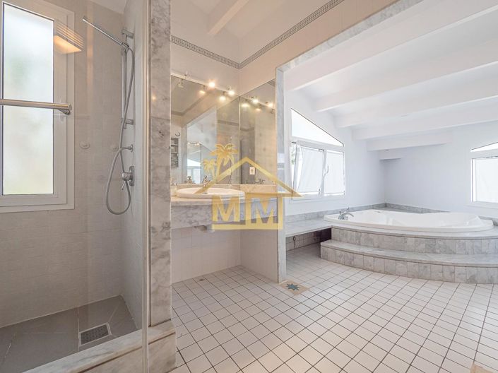 Image No.21-8 Bed Villa for sale