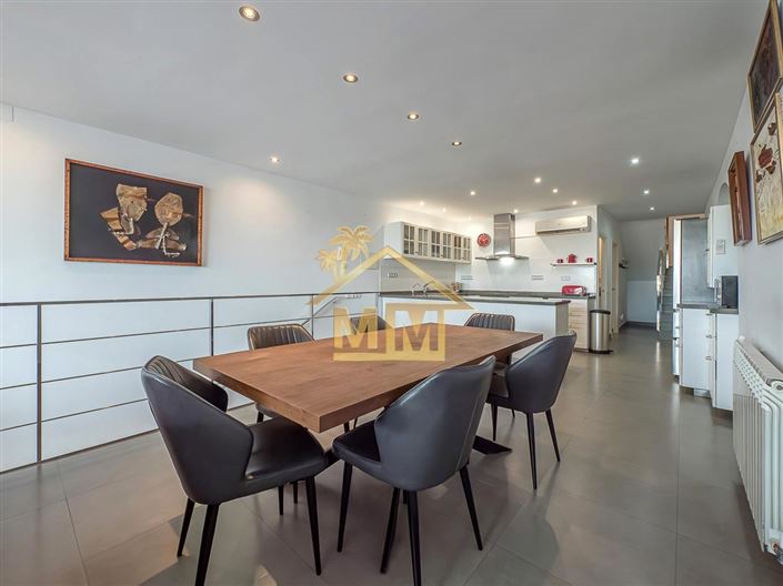 Image No.8-3 Bed House for sale