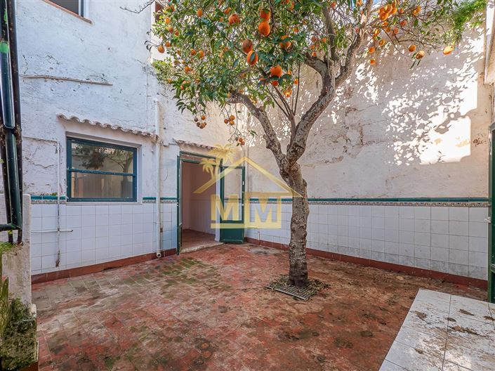 Image No.13-6 Bed Townhouse for sale