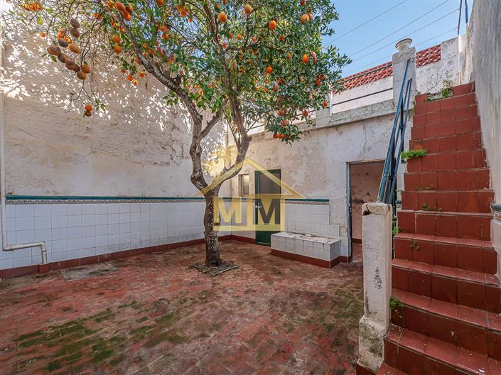 Image No.14-6 Bed Townhouse for sale