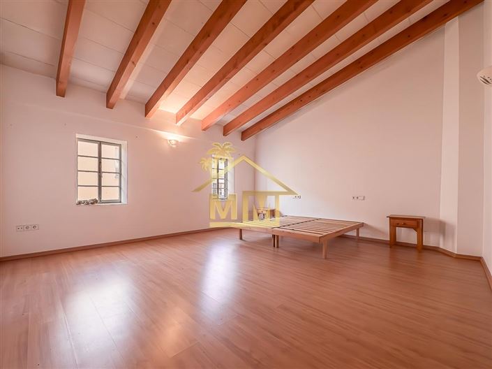 Image No.27-6 Bed Townhouse for sale