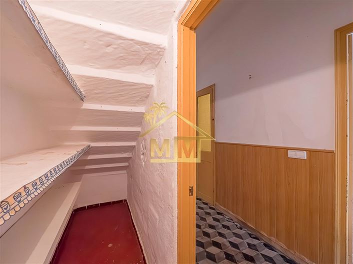 Image No.8-6 Bed Townhouse for sale