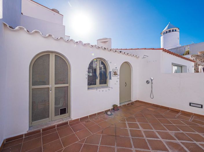 Image No.15-4 Bed Townhouse for sale