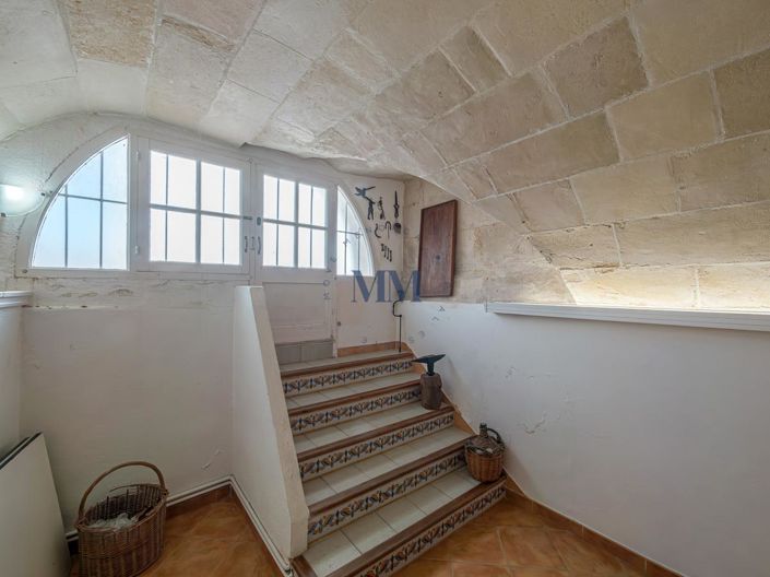 Image No.15-6 Bed Townhouse for sale