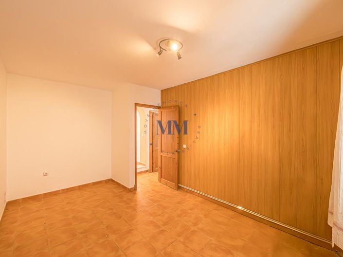 Image No.19-6 Bed Townhouse for sale